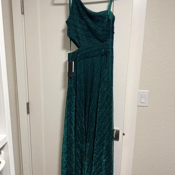 Betsy & Adams Formal Dress - Picture 6 of 11
